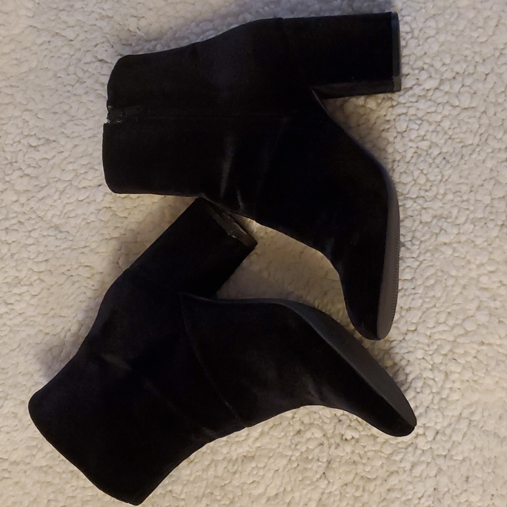 American Eagle Black Suede Block Ankle boots